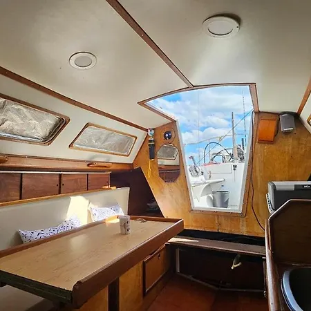 Barco Classic 25 Expo 보트호텔 리스본